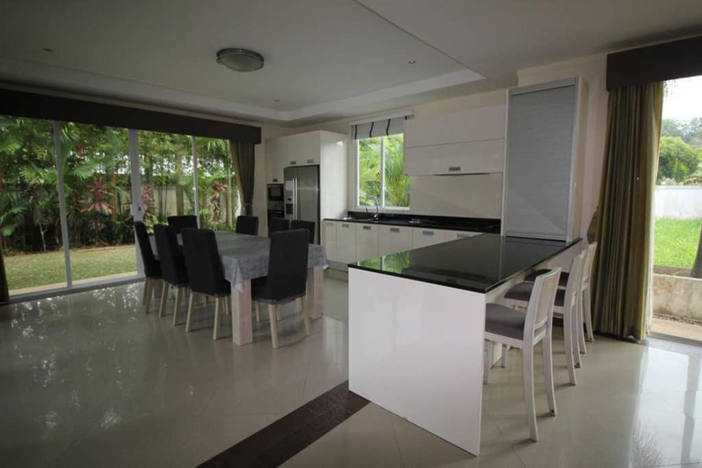 4 Bedroom Villa Kamala Beach Phuket Bagian luar foto
