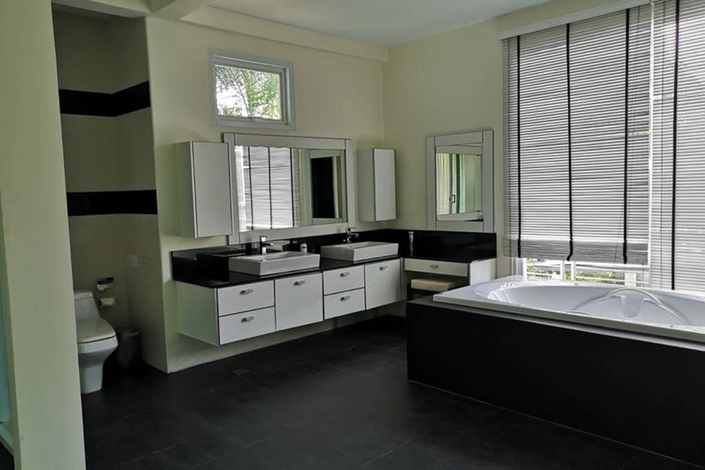 4 Bedroom Villa Kamala Beach Phuket Bagian luar foto