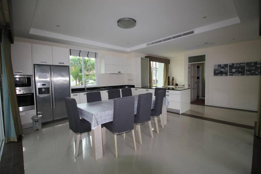 4 Bedroom Villa Kamala Beach Phuket Bagian luar foto